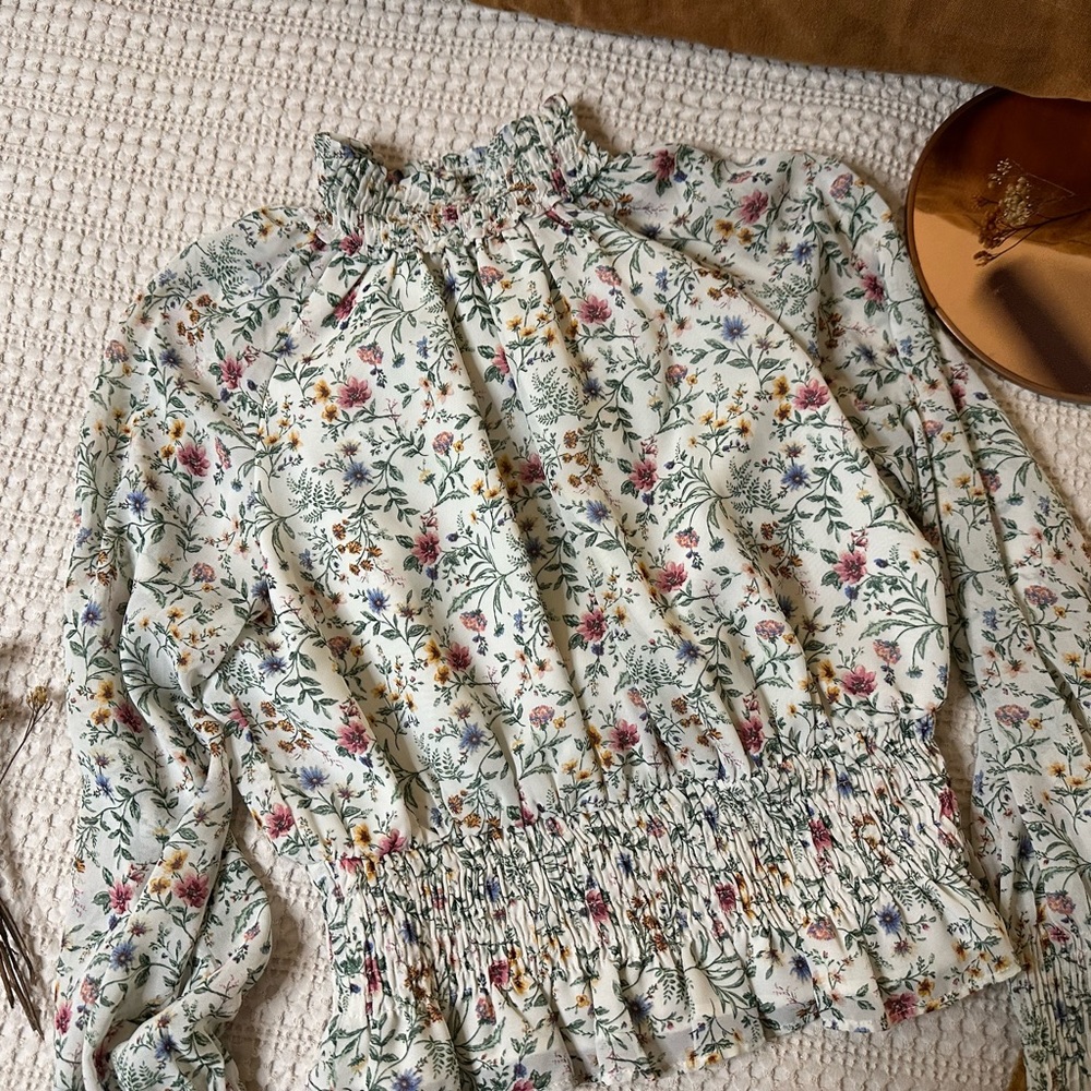 🌘SOLD🌒 Floral Blouse